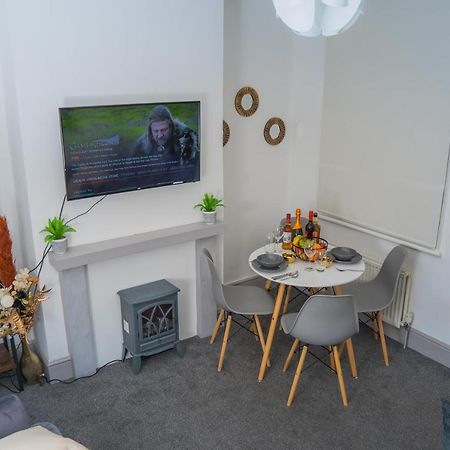 The Highfield Villa, 5 Bedrooms, Northampton Centre, Sleeps 10 Экстерьер фото
