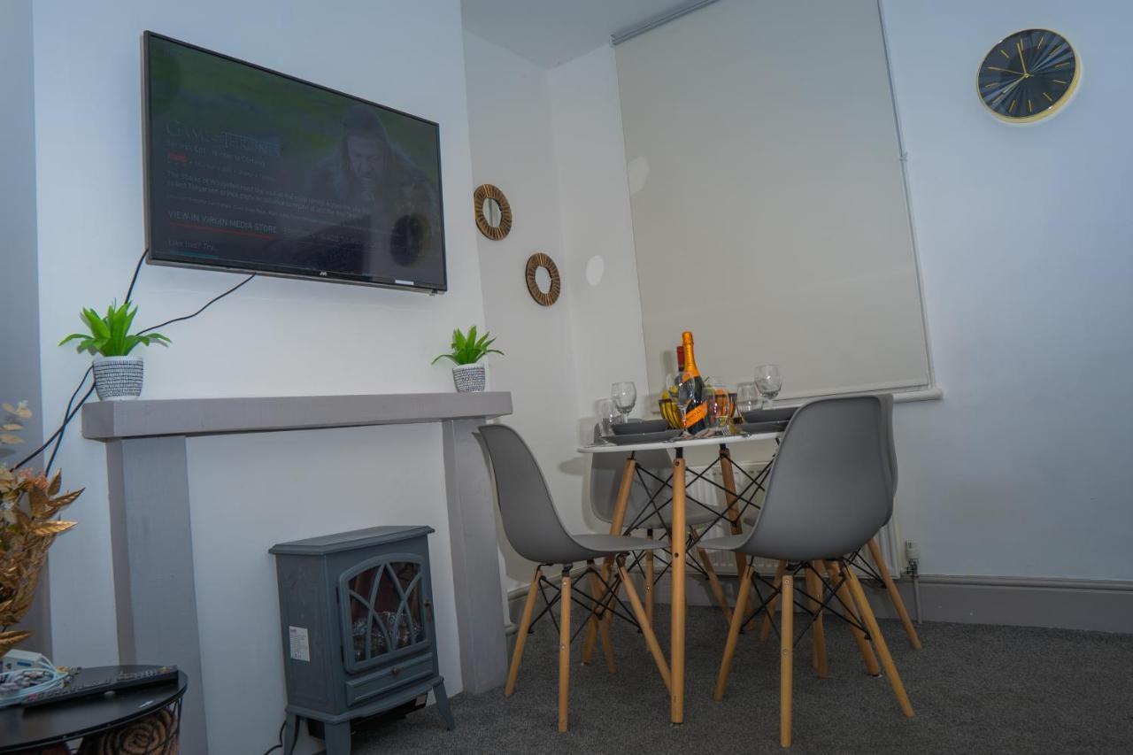 The Highfield Villa, 5 Bedrooms, Northampton Centre, Sleeps 10 Экстерьер фото