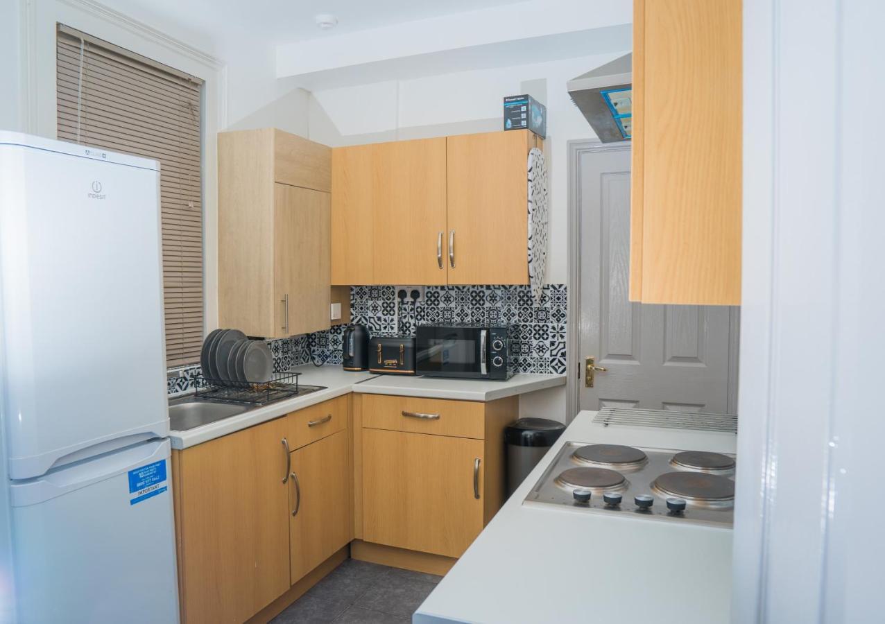 The Highfield Villa, 5 Bedrooms, Northampton Centre, Sleeps 10 Экстерьер фото
