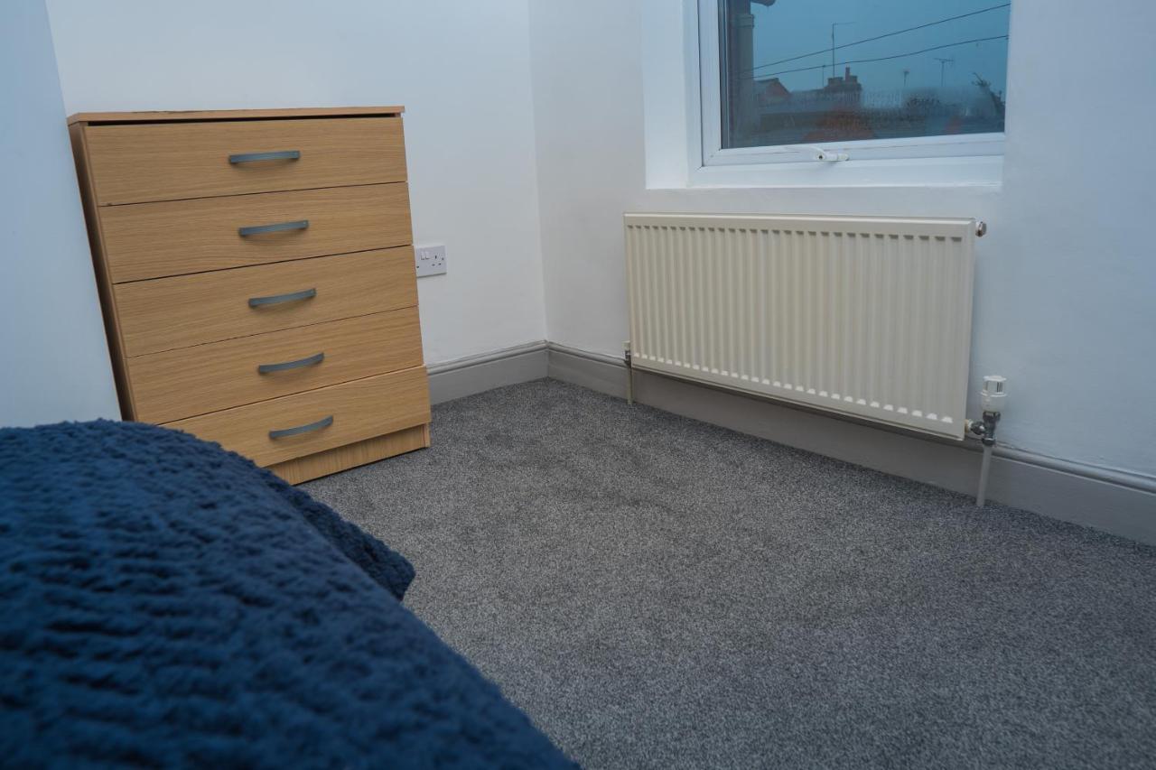 The Highfield Villa, 5 Bedrooms, Northampton Centre, Sleeps 10 Экстерьер фото