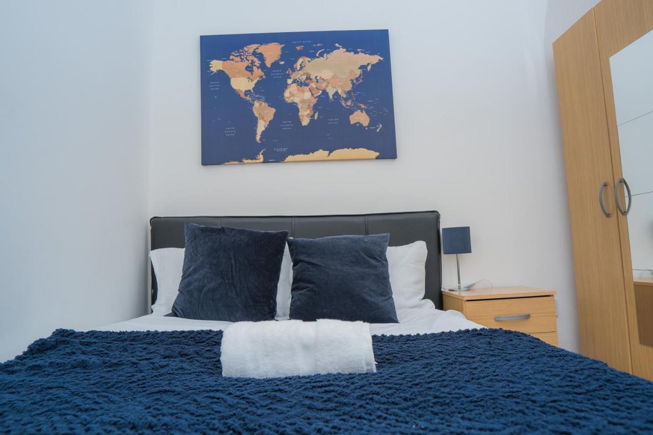 The Highfield Villa, 5 Bedrooms, Northampton Centre, Sleeps 10 Экстерьер фото
