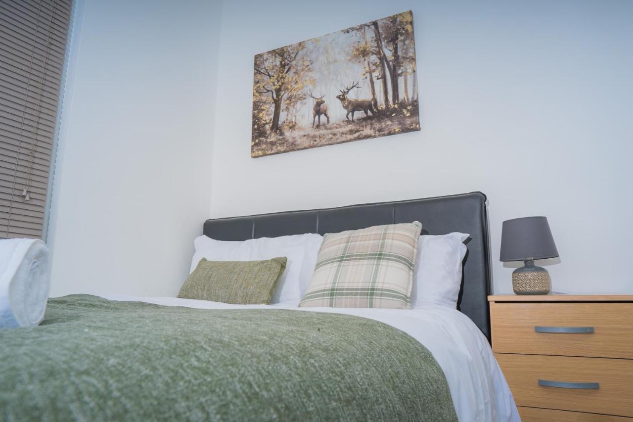 The Highfield Villa, 5 Bedrooms, Northampton Centre, Sleeps 10 Экстерьер фото