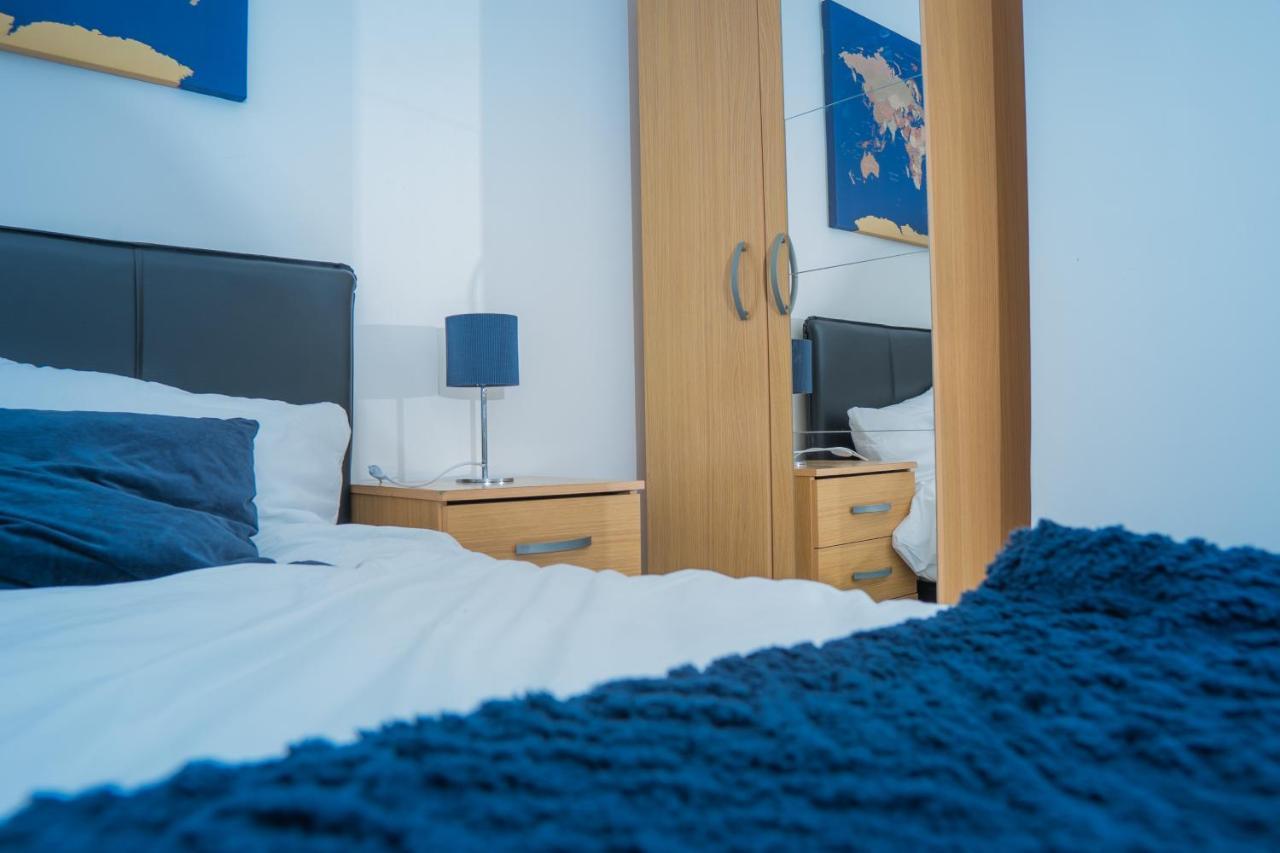 The Highfield Villa, 5 Bedrooms, Northampton Centre, Sleeps 10 Экстерьер фото