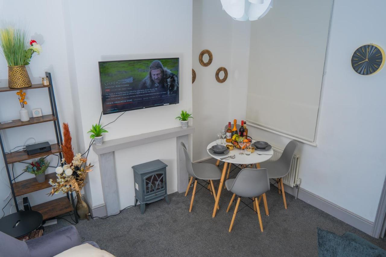 The Highfield Villa, 5 Bedrooms, Northampton Centre, Sleeps 10 Экстерьер фото