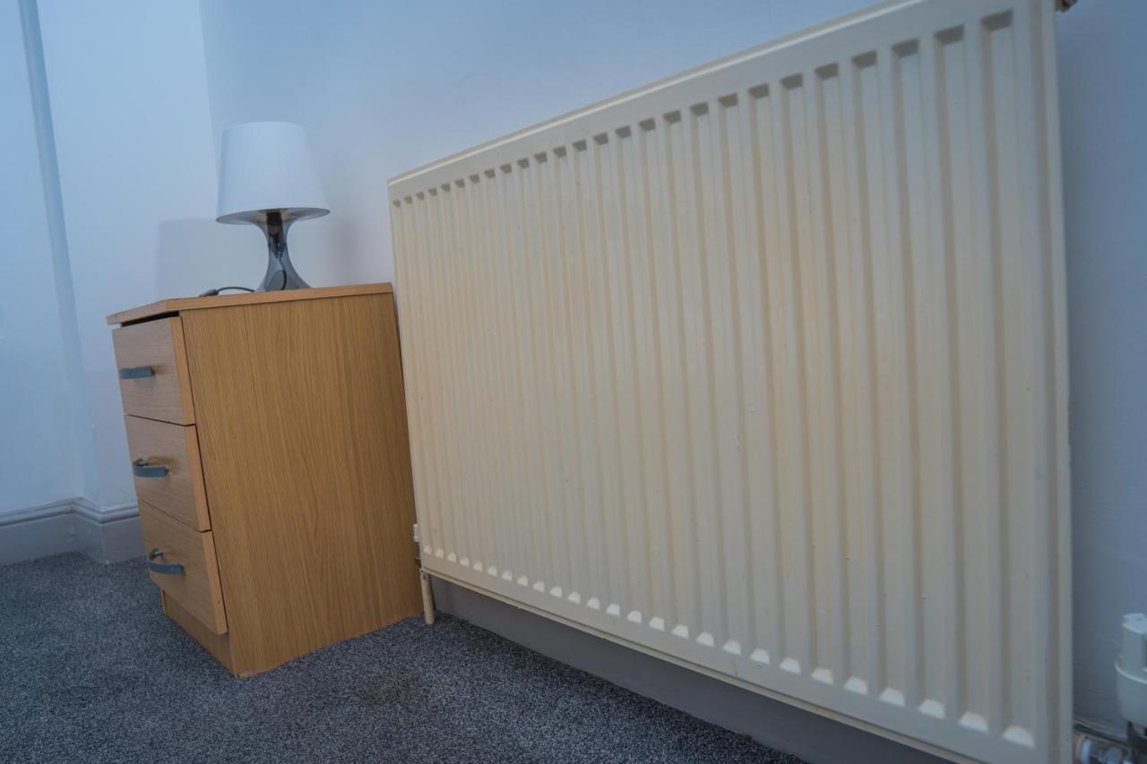 The Highfield Villa, 5 Bedrooms, Northampton Centre, Sleeps 10 Экстерьер фото